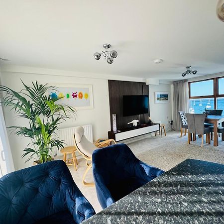 Marina Sea View Apt - Second Floor With Lift, Modern Holyhead Zewnętrze zdjęcie