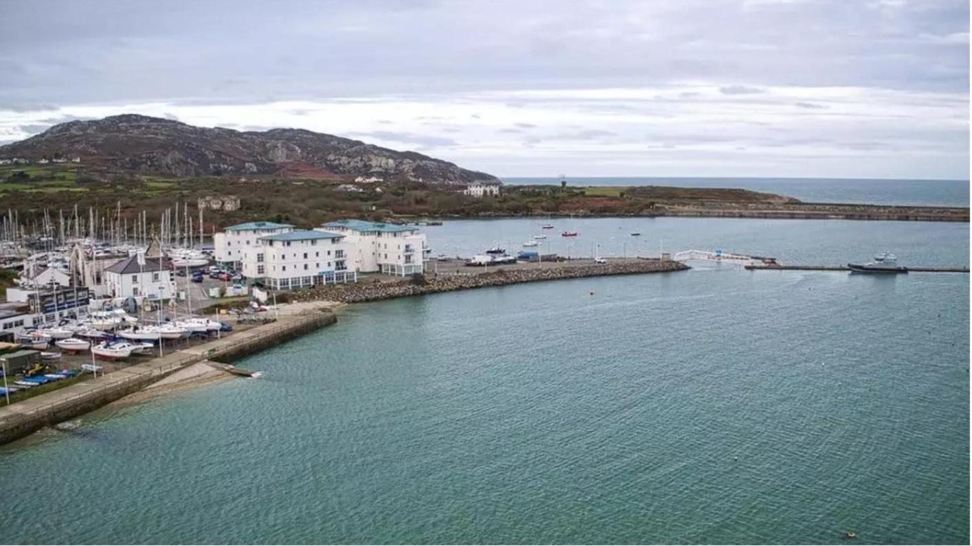 Marina Sea View Apt - Second Floor With Lift, Modern Holyhead Zewnętrze zdjęcie