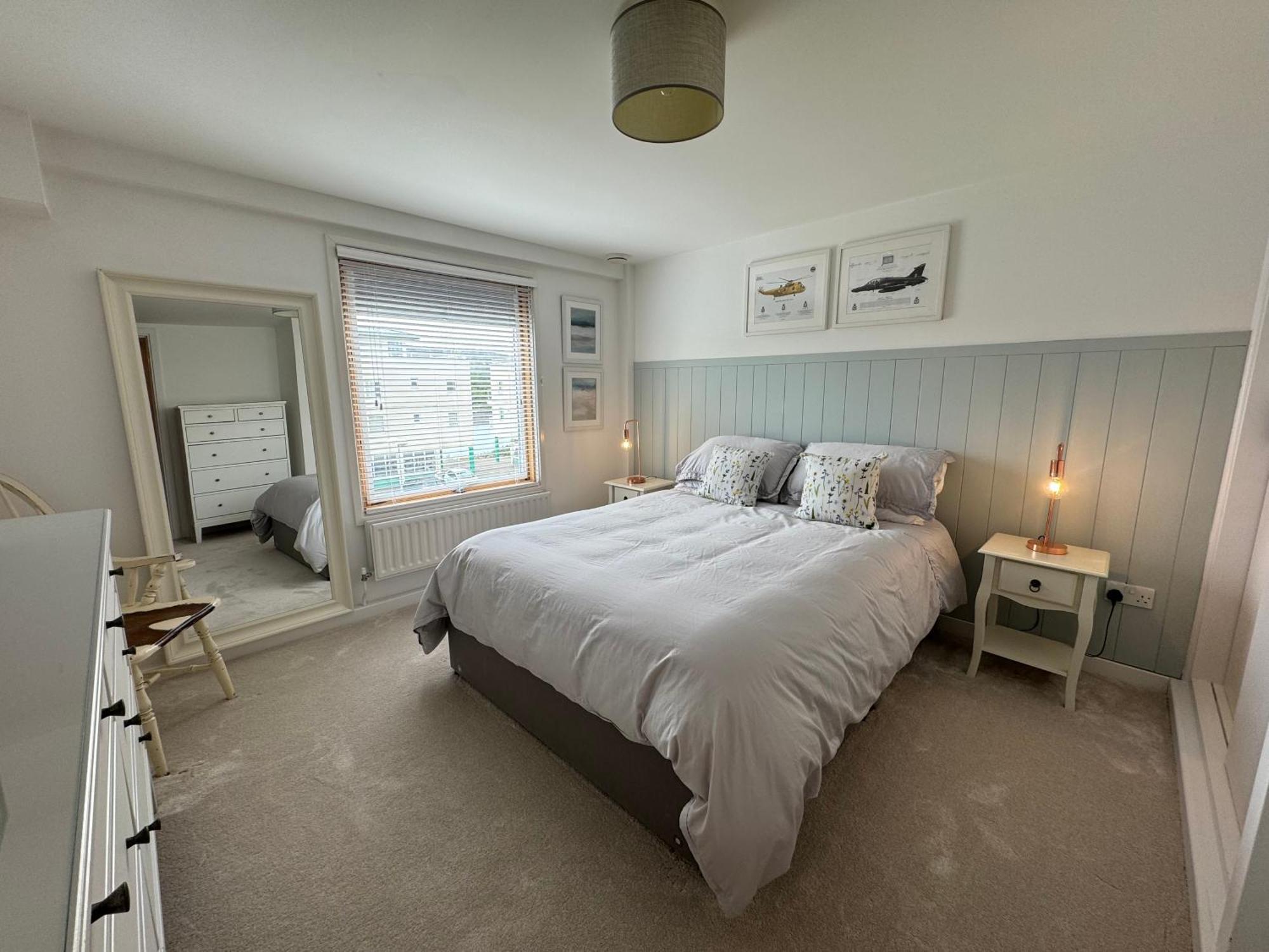 Marina Sea View Apt - Second Floor With Lift, Modern Holyhead Zewnętrze zdjęcie